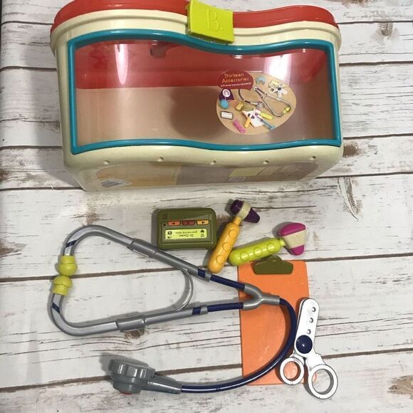 B. toys Toy Doctor Kit Wee MD Nurse Kit Medical - Picture 1 of 4